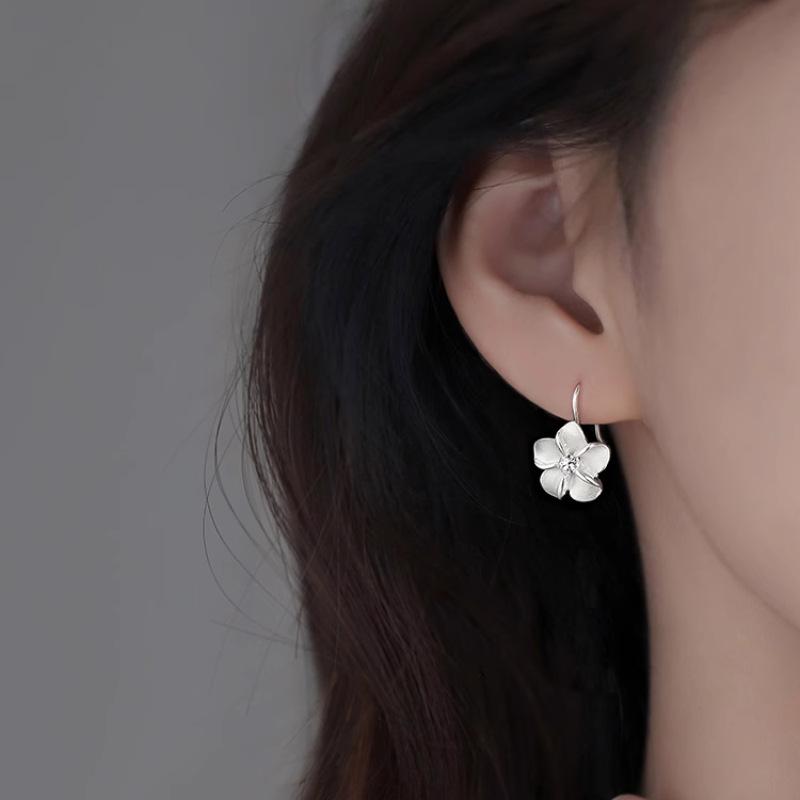 Серьги с цветочным узором в стиле мори-гёрл: Элегантные, Универсальные и Натуральные Аксессуары класса Люкс для Женщин.
