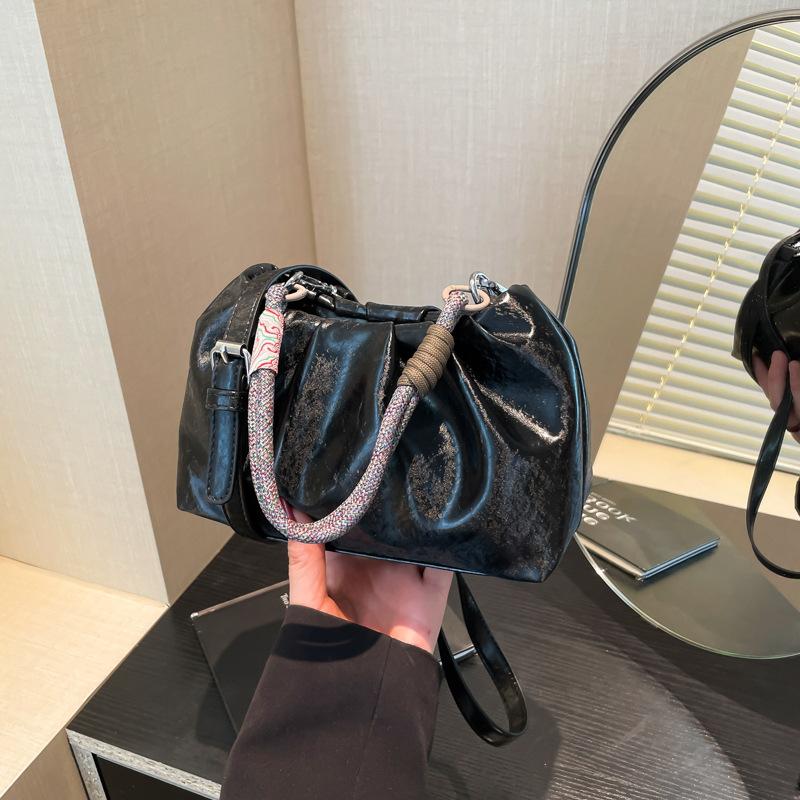 2025 new pleated handbag bag women's high-end sense niche versatile messenger cloud bag texture fashion shoulder bag
