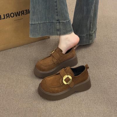 Женские лоферы на толстой подошве с увеличением роста, новые на весну и осень 2025 года, универсальные туфли из маленькой кожи на одной педали, однотонные туфли на плоской подошве в британском стиле