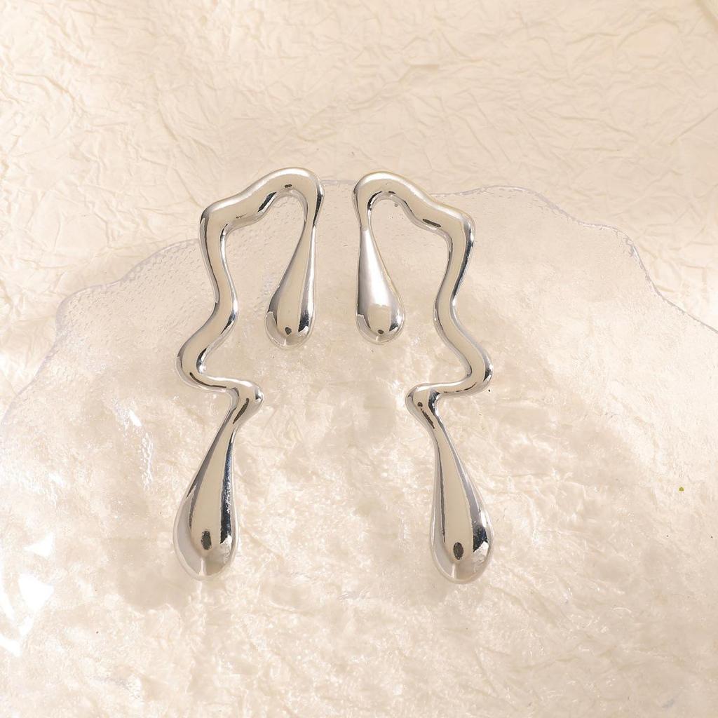 Chic Irregular Water Drop Stud Earrings: Unique Design for Women’s Fashion