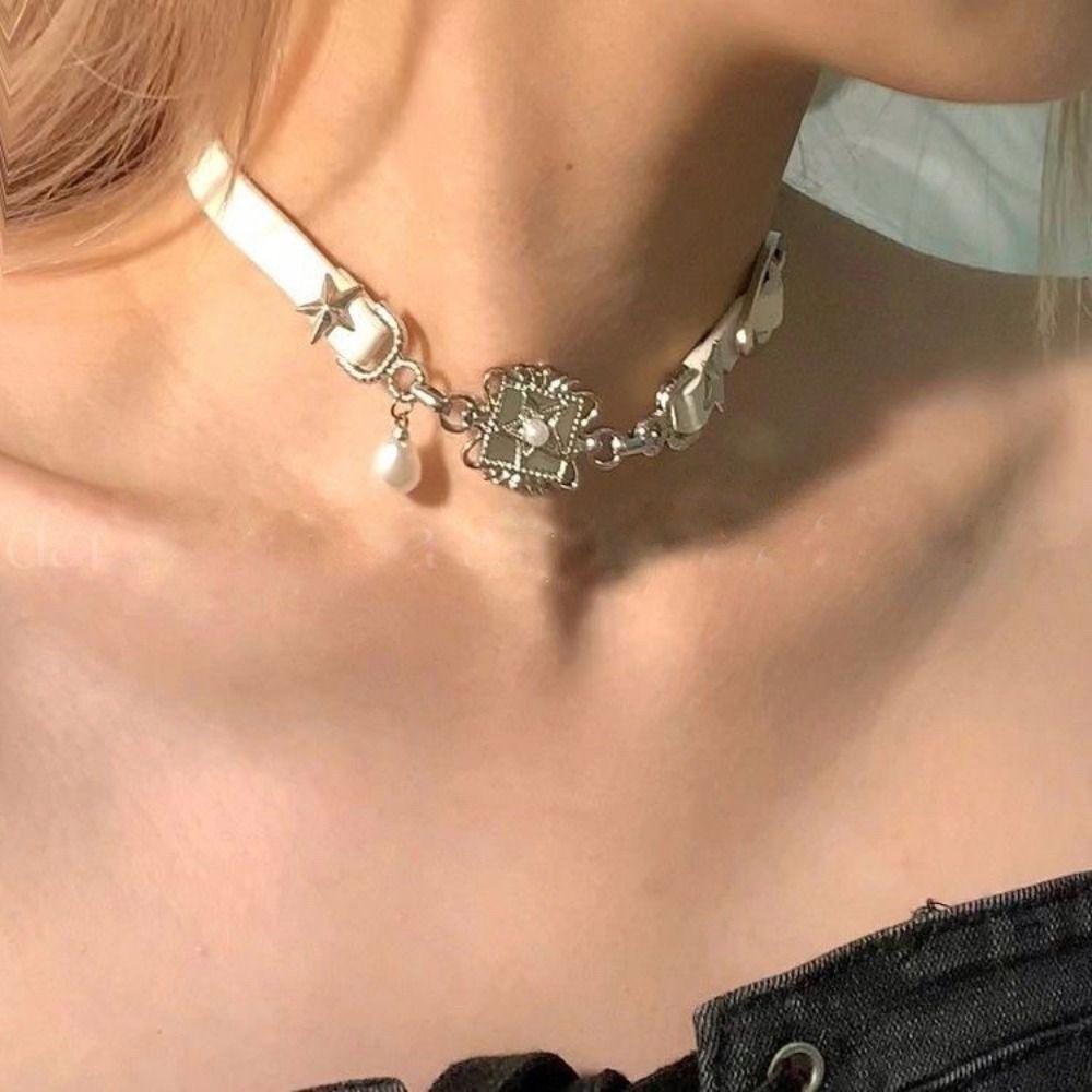 Metal Y2K Star Choker Exaggerate Buckle Pearl Pendant Necklace Collarbone Chain Women Daily