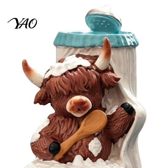 Farmhouse Style Figurine Highland Cow Bathroom Figurine, Resin Scottish Calf Bathing Statue, Funny Creative Animal Sculpture Ornament for Home Office