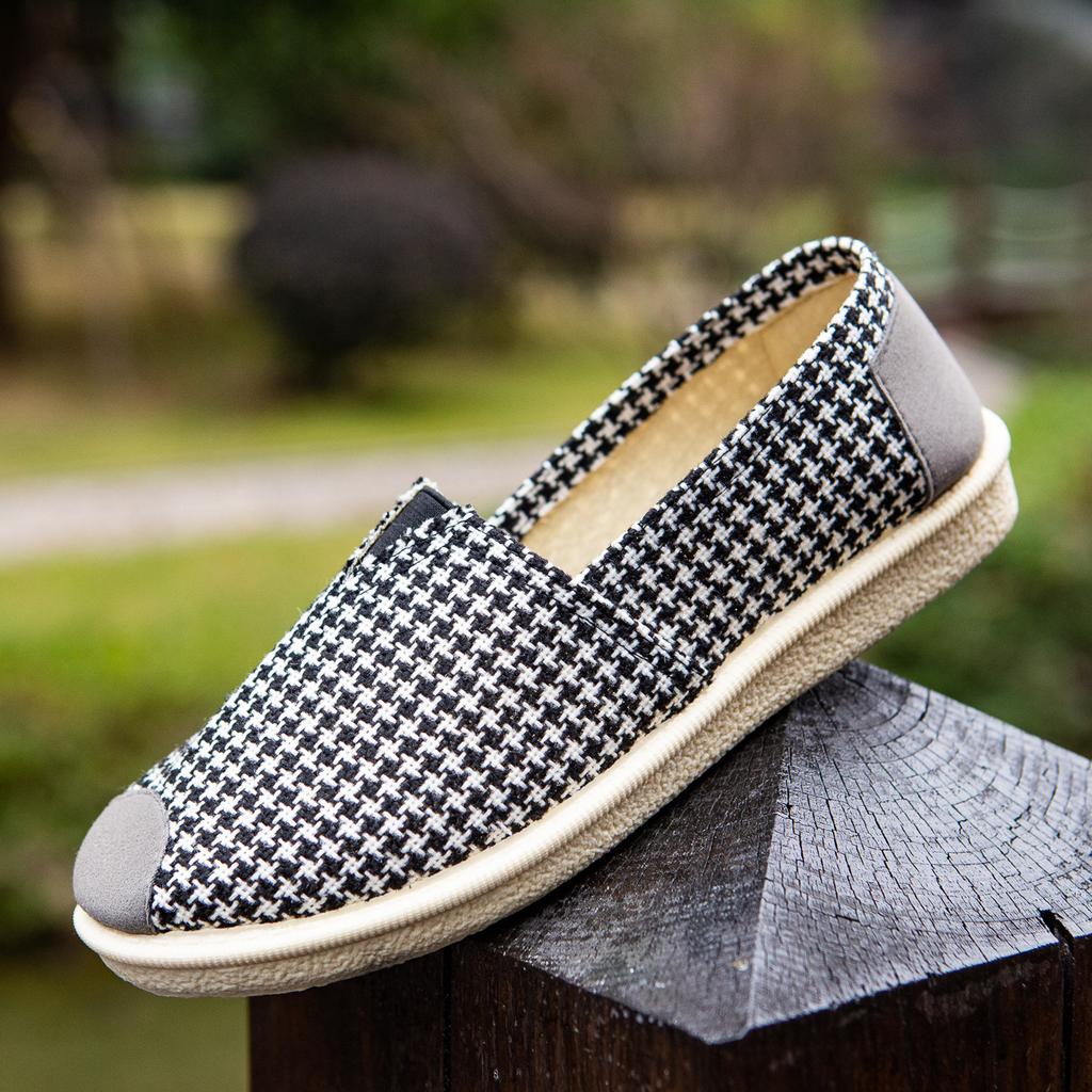 22 женские туфли повседневная мода парусиновые туфли с плоским дном дышащие старые пекинские тканевые туфли женская обувь материнская обувь низкие производители