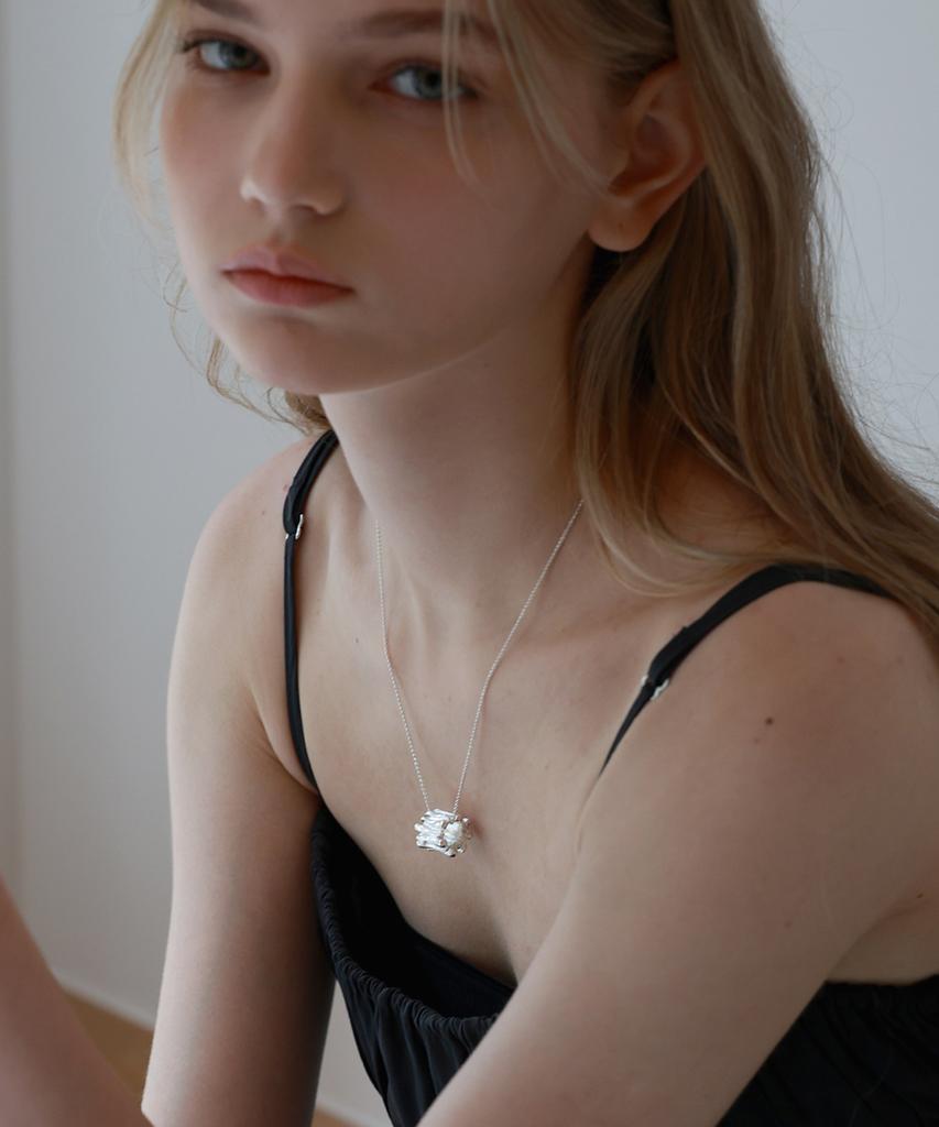 Reindeer Murmur Necklace 01