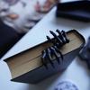 Закладка для книги «Рука дьявола на Хэллоуин» из жуткой смолы «Коготь демона» 3D-маркер для книги, украшение для рабочего стола
