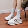 Весна 2025 года, новая корейская версия, дышащие маленькие белые туфли, женские низкие повседневные туфли на платформе, туфли-маффины XYA901