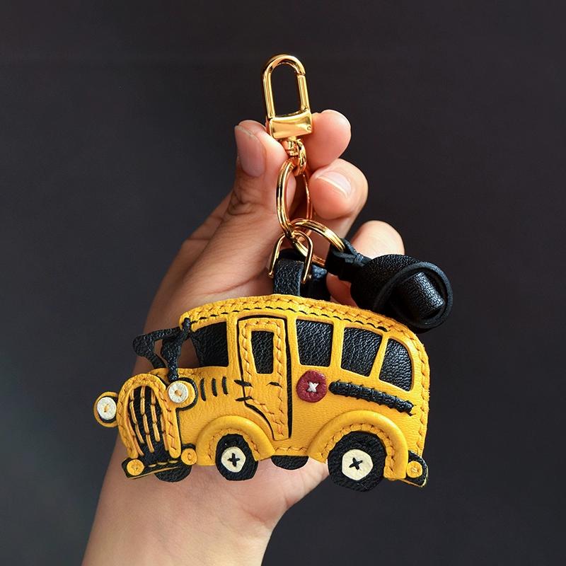 Я ребенок в школьном автобусе, кожаная сумка ручной работы оригинального дизайна, брелок-подвеска для ключей.