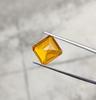 Стеклянный камень цитринового оттенка, стеклянные стразы весом 6,35 карата, желтый граненый квадратный прямоугольный стеклянный камень, размер 12x12x6 мм.