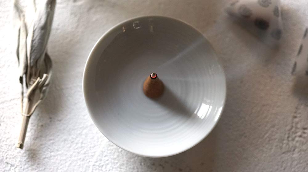 LUCAS White Sage Purifying Incense (Sandalwood & White Sage Cone)