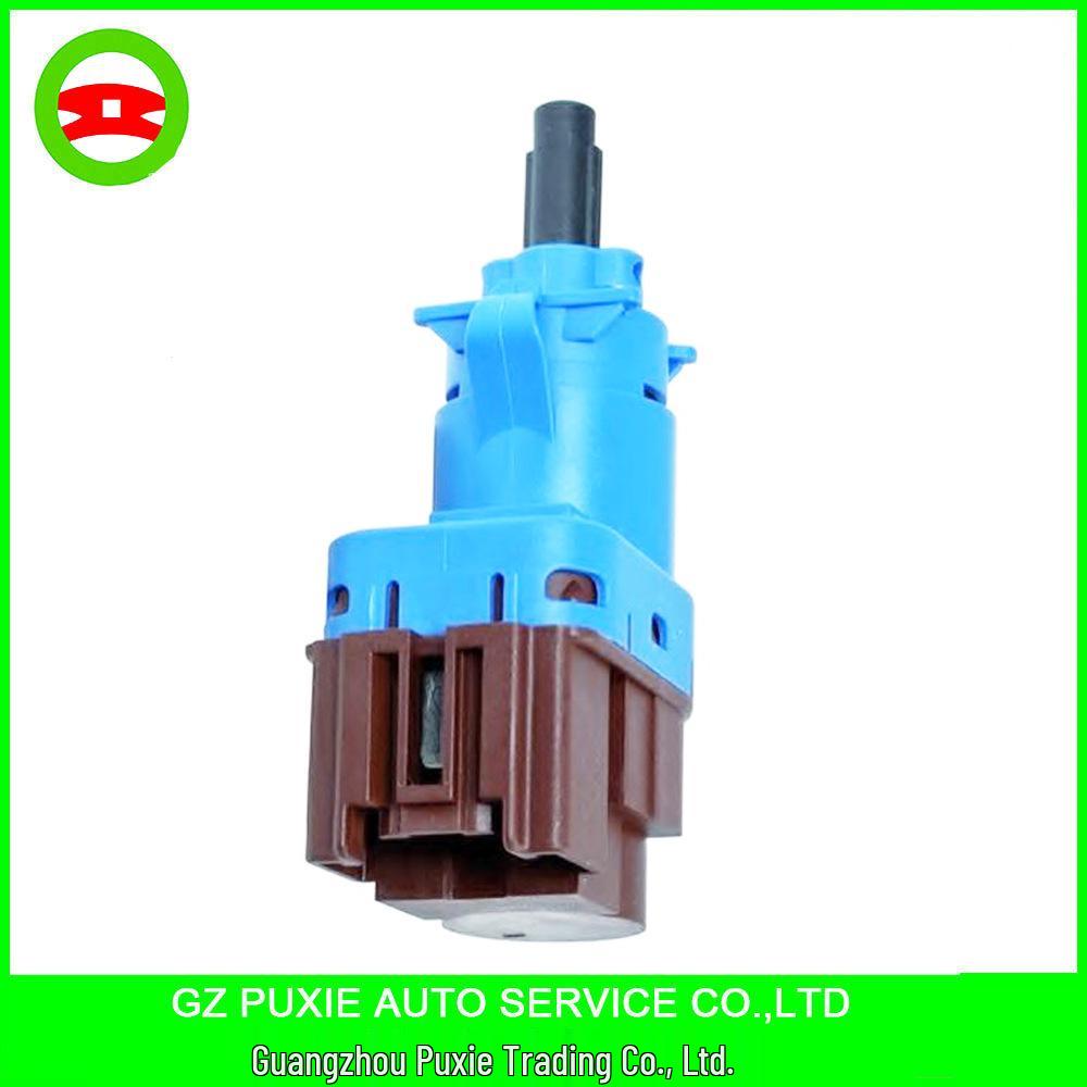 Выключатель стоп-сигнала Mercedes-Benz 0015454409