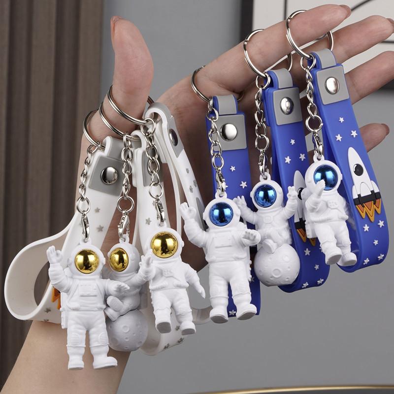 Astronaut Decor Action Figures And Moon Keychain Resin Astronaut Statue Room Office Desktop Decoration Presents Key Chain