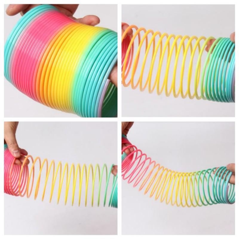 Подарки на вечеринки Радужный круг детские игрушки Радужная спираль Детская пружинная спираль Детские развивающие игрушки Маленькие/Средние/Большие Цвет случайный