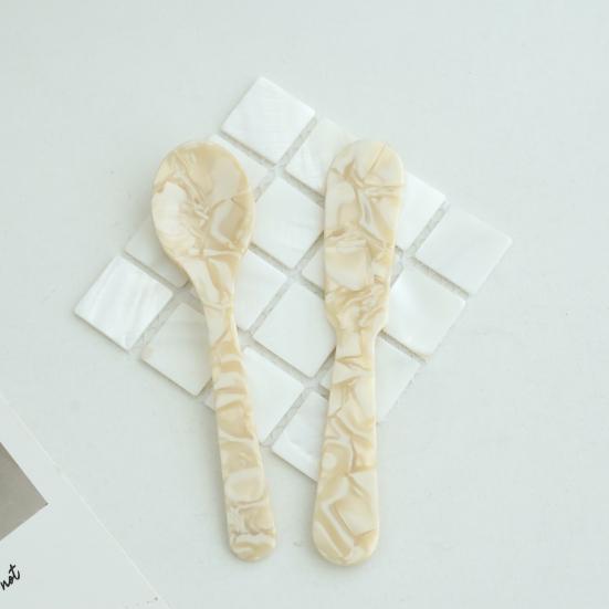 Dessert Spoon Retro Style Smooth Edge Unique Pattern Food Grade Ergonomic Handle Decorative Acrylic Cake