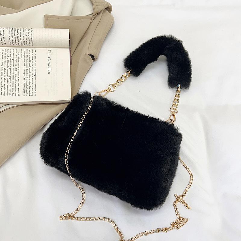 Simple Faux Fur Tote Bucket Bag Metal Chain Crossbody Bag For Women's Daily Casual Use Plush Bag Furry Purse CLE