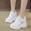 Новые сетчатые дышащие маленькие белые туфли модные повседневные спортивные толстые подошвы женские туфли