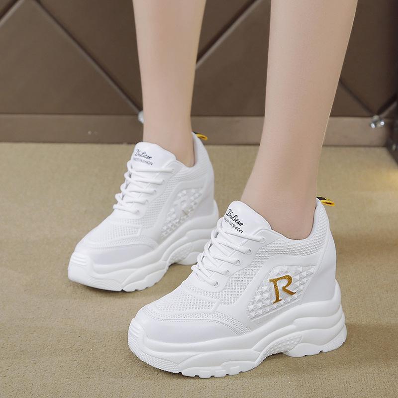 Новые сетчатые дышащие маленькие белые туфли модные повседневные спортивные толстые подошвы женские туфли