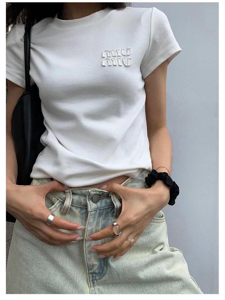 Женская приталенная хлопковая футболка с круглым вырезом - Короткий рукав, простой летний дизайн с вышивкой в виде надписи