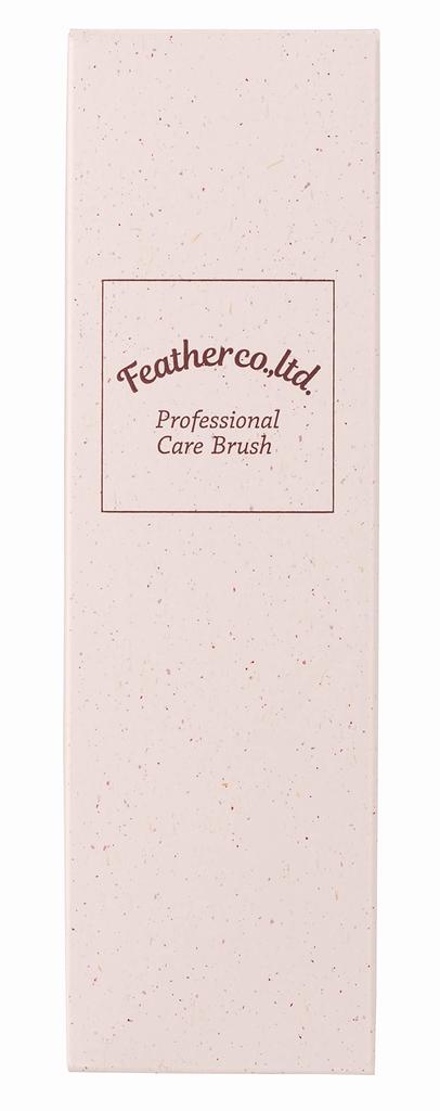 Щетка-перо бережно относится к волосам и коже головы. Массажный эффект приятен на ощупь.