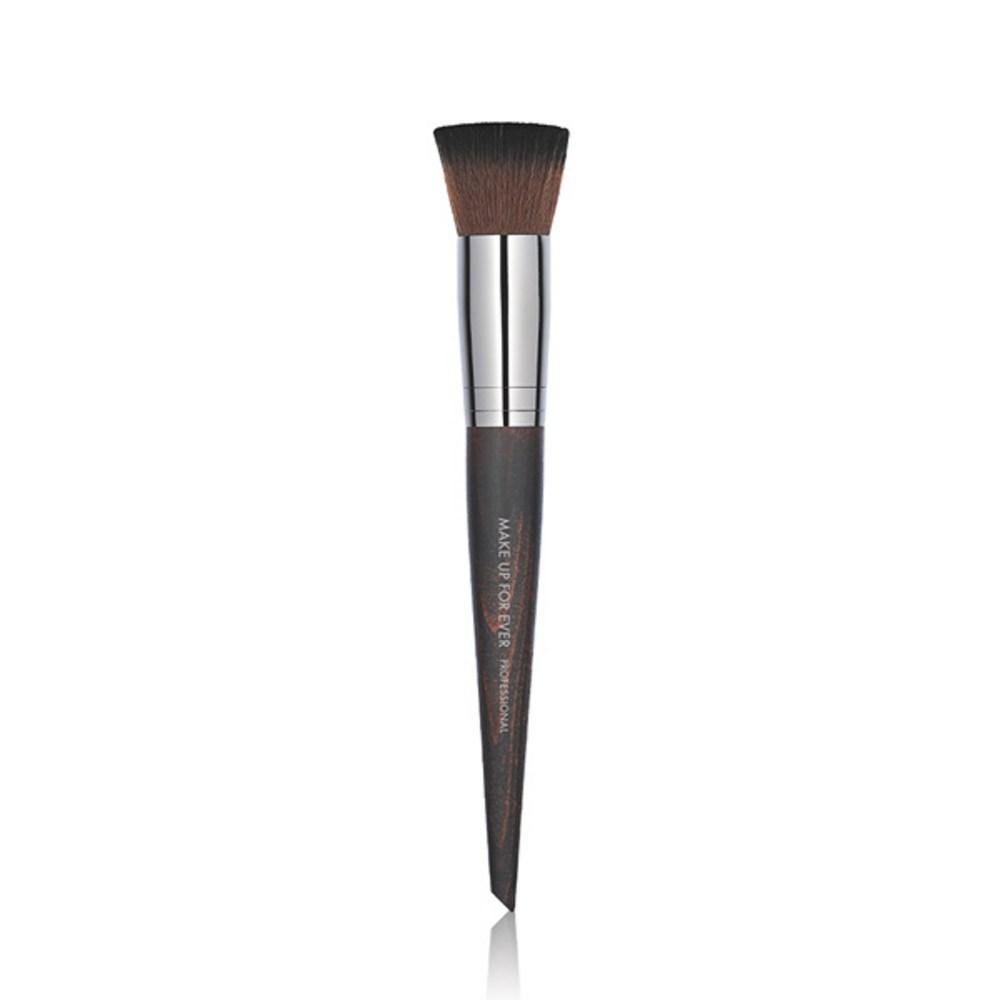 Кисть для румян Buffer Blush 154, без ворса, 1 шт.