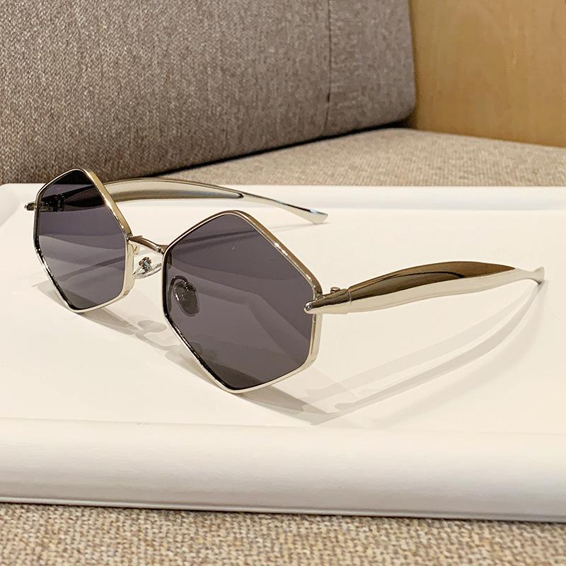 New y2k Vintage Rhombus Sunglasses Women For Men Luxury Brand Designer Sun Glasses Punk Popular Outdoor Travel Sexy Shades UV400