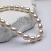 Zhuji natural pearl bracelet, featuring iridescent, rice-shaped pearls, with an elastic cord, a minimalist and unique design, and a sophisticated,