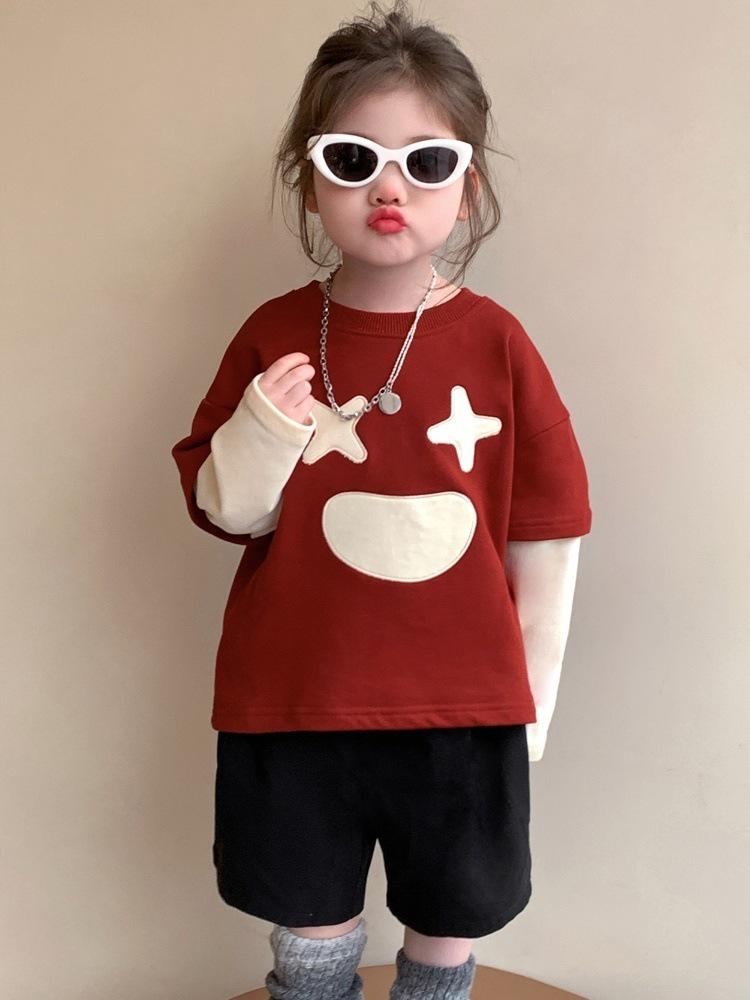 Стильный свитшот «двойка» для девочек на весну и осень 2025 года