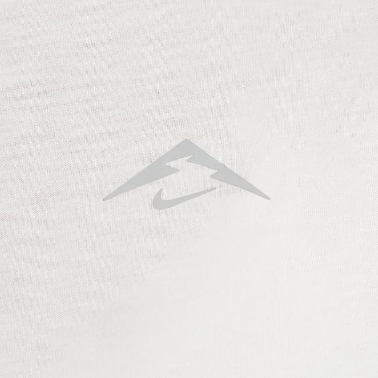 Nike Женские белые футболки с круглым вырезом HJ2243-030