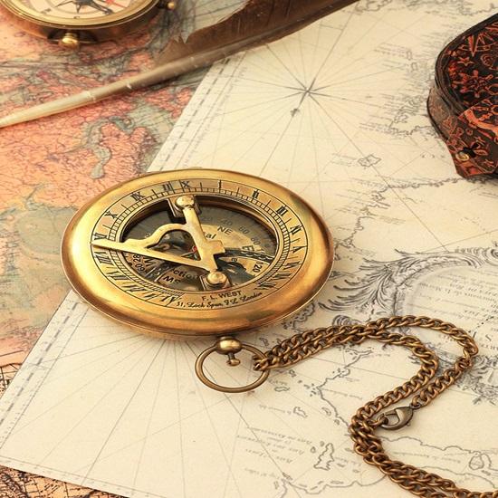 Sundial Compass, Steampunk Brass Sundial Compass, Sundial Watch with Wooden Box Brass Nautical Home Décor Gift Maritime Instrument Hiking