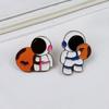 Cute Couple Astronaut Brooch: Planet Hugging Pin Badge