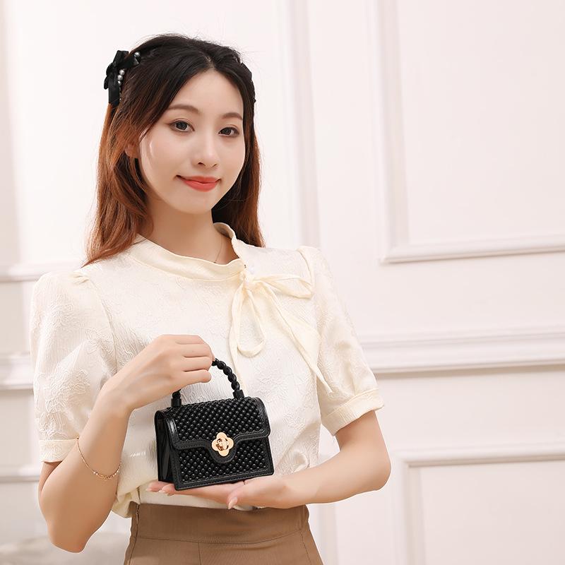 Детская маленькая квадратная сумка 2024 года, новая желейная сумка из ПВХ, полая мини-сумка-мессенджер с цепочкой