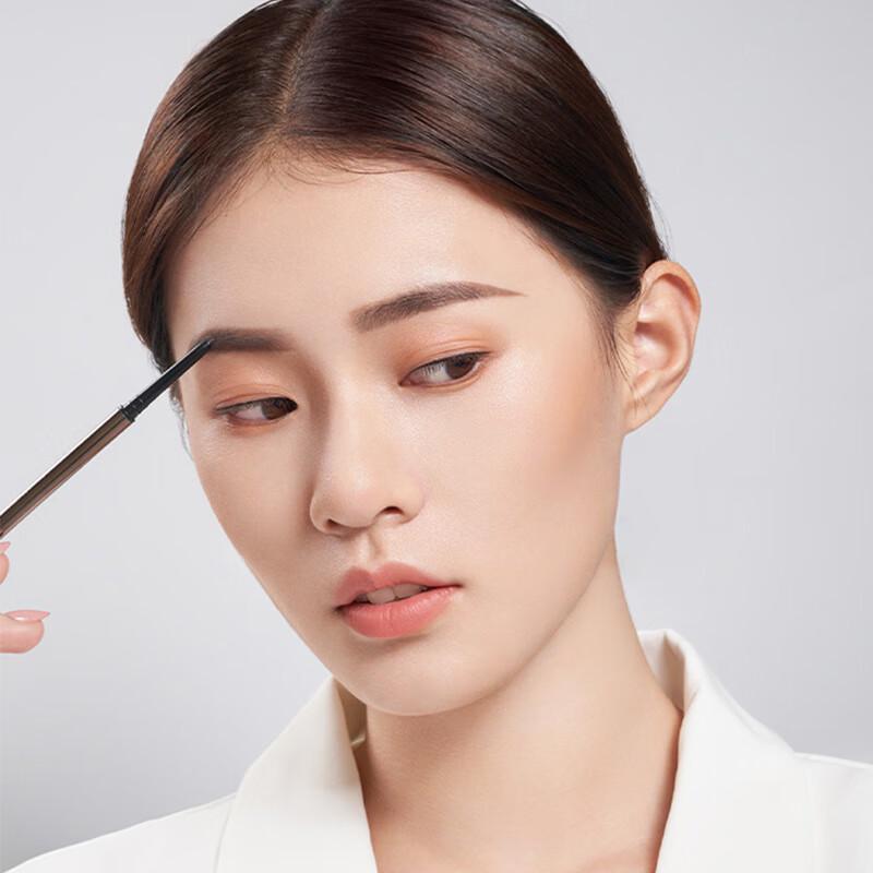 BABREA Нежный яркий карандаш для бровей 0,09 г