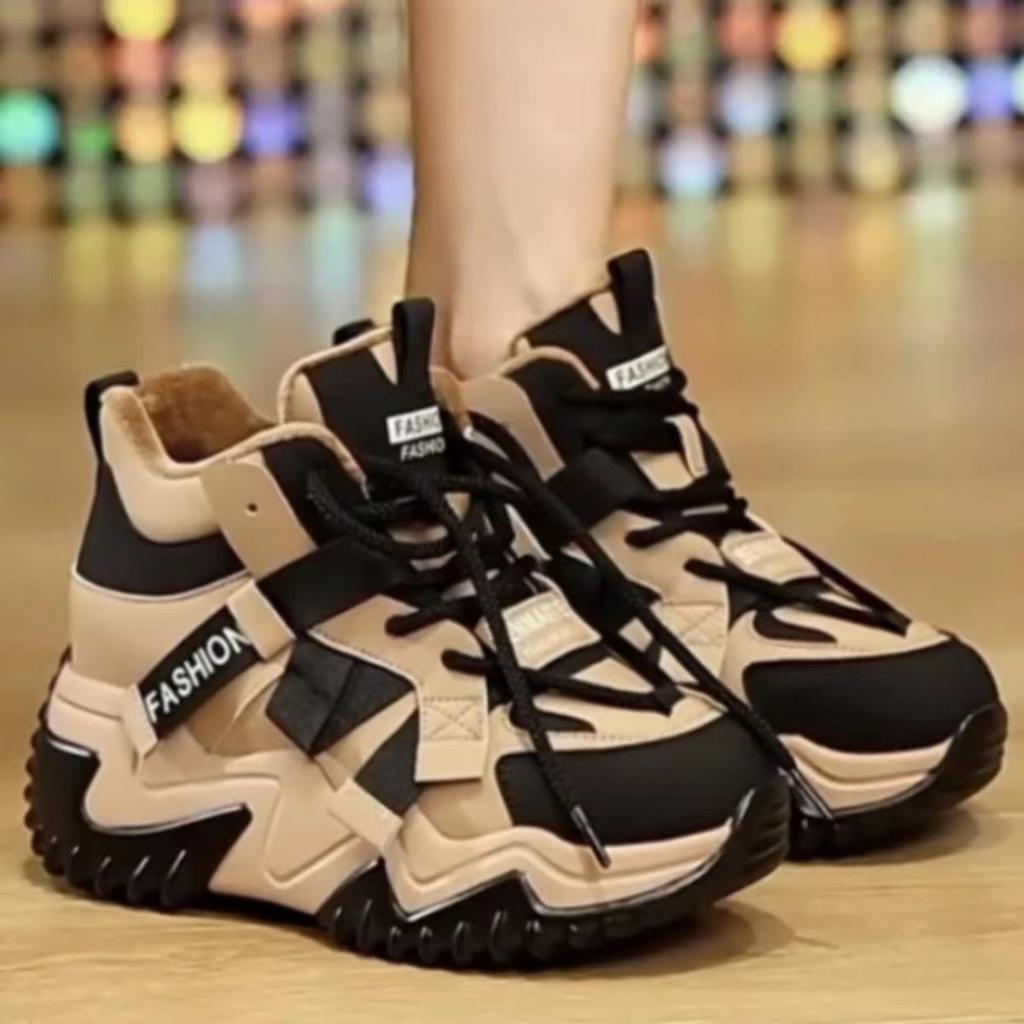 Папины кроссовки повседневные универсальные осенние новые на толстой подошве увеличивающие рост высокие маффины спортивные маленькие женские туфли