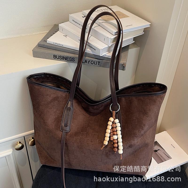 Женская сумка-тоут большой вместимости 2025 новая осенне-зимняя универсальная матовая ретро сумка на плечо замшевая рабочая сумка для поездок