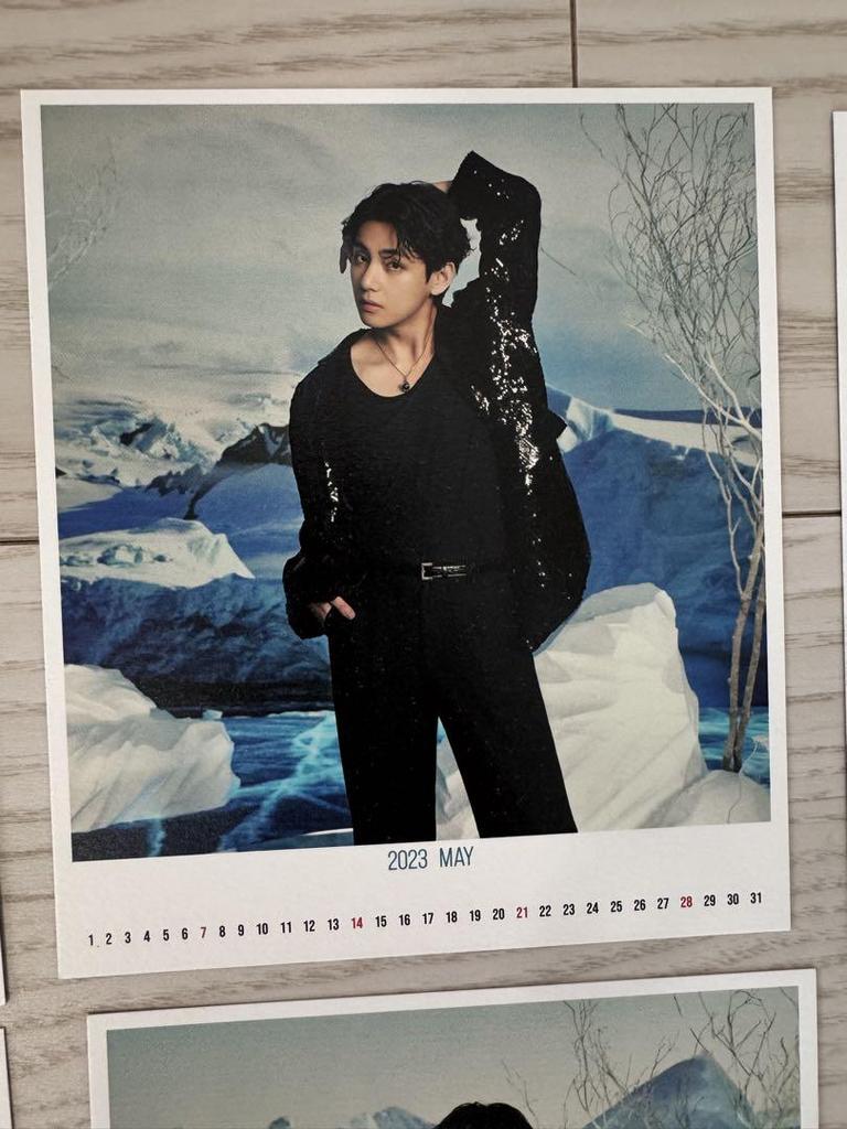 [ИСПОЛЬЗОВАННЫЙ] Официальный календарь BTS 2023 года 2 типа