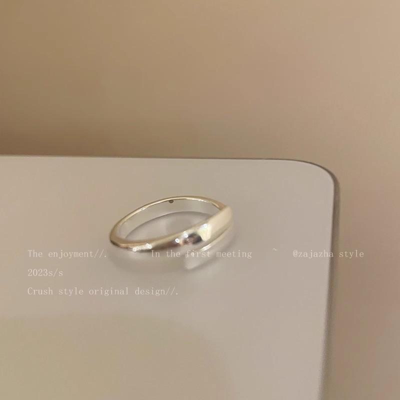 Matte Silver Brushed Women's Ring: High-End, Cool Style, Versatile, Niche Design, Adjustable Open Index Ring.