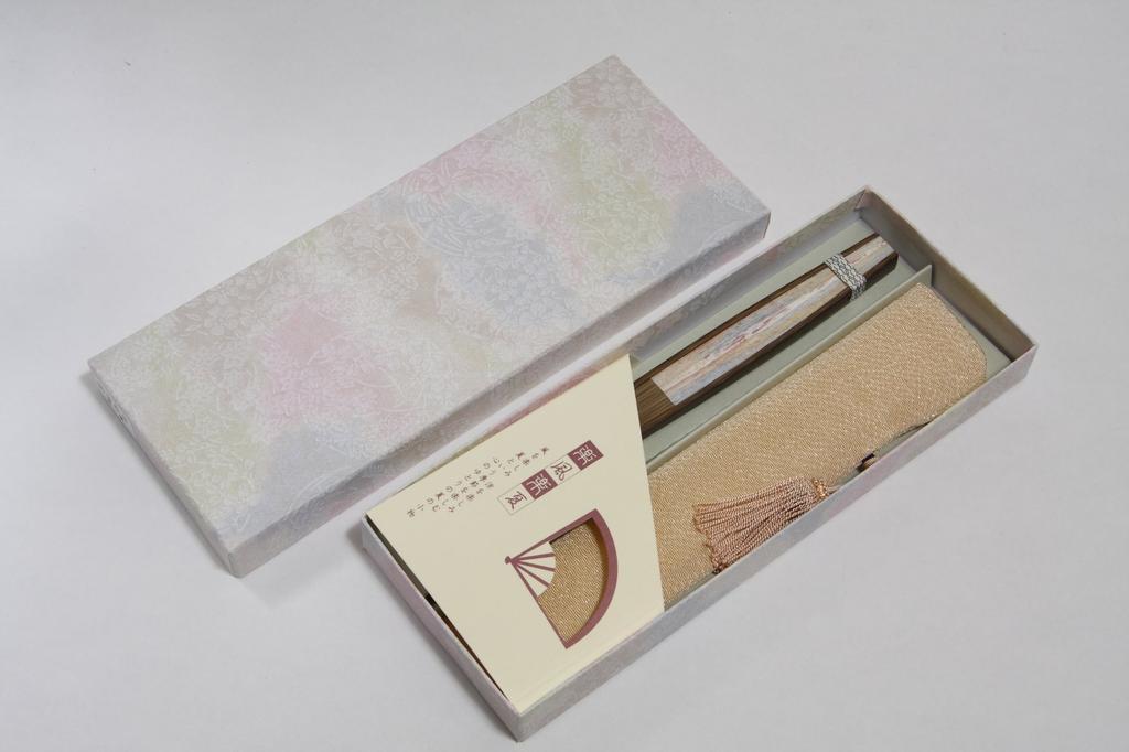 Веер ручной работы от Kyoto Fan с бумажной коробкой и мешочком для веера [Hasegawa] «Kikyou» с двухсторонним узором, ремесленники, кисточки, бежевый, в комплекте,