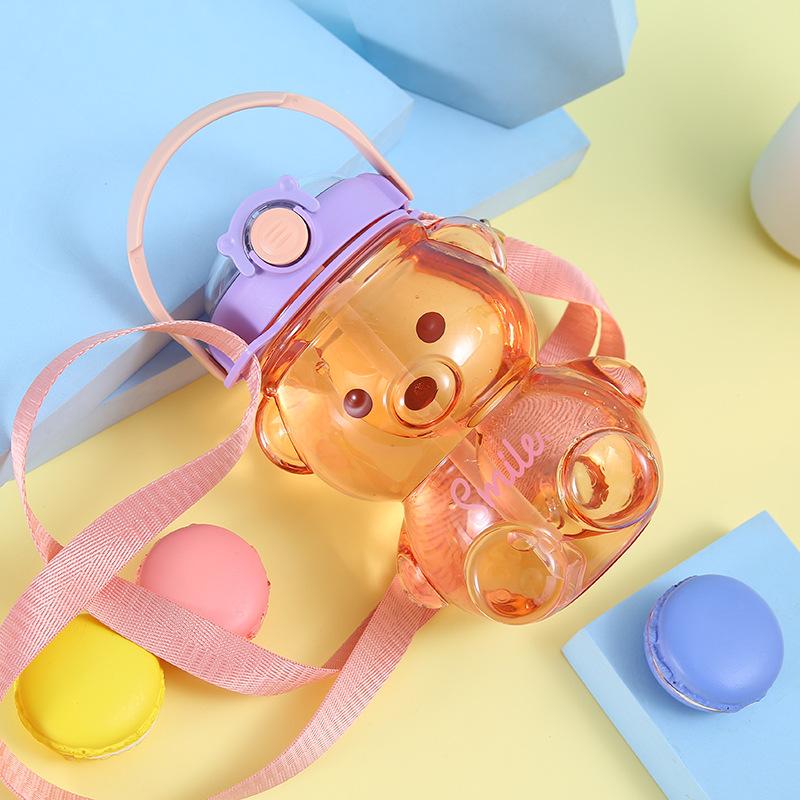 Пластиковая бутылка для воды Kawaii Bear с соломенным портативным ремешком, милые детские бутылочки для девочек, летняя большая вместительная чашка для чая с молочными пузырьками ZH