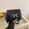 High Value Small Bag Women's 2025 Autumn New Popular Solid Color Messenger Bag Fashion Bow Small Square Bag