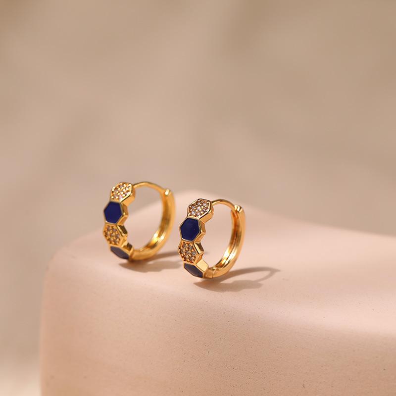 Тонкие серьги-кольца с покрытием K Gold, медь, инкрустация цирконами, эмаль, для женщин