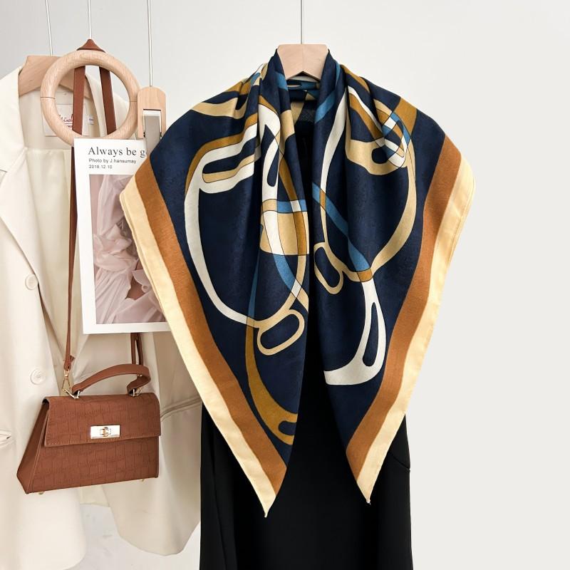 Women S Light Luxury Warm Chain Printed Imitation Cashmere Square Neck Scarf