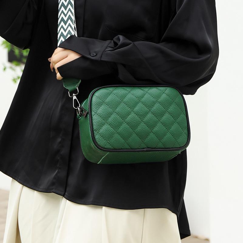 The first layer of cowhide messenger bag women's new versatile diamond wide shoulder strap small square bag trendy fashion leather messenger bag