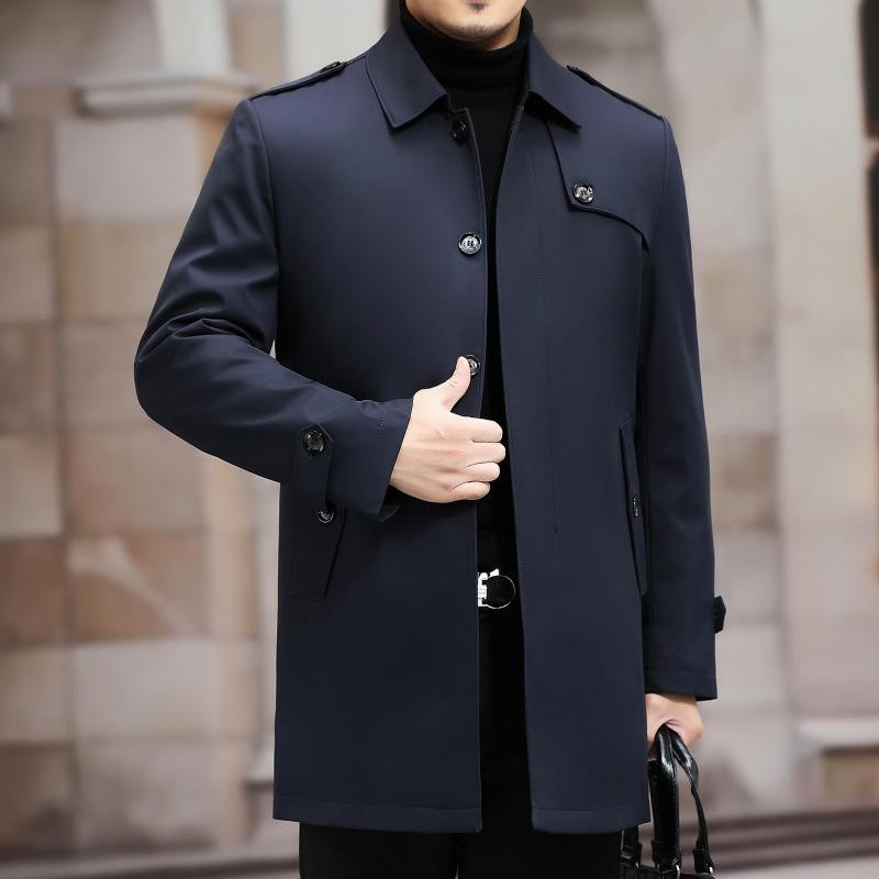 Мужская ветровка средней длины, утолщенная, с отложным воротником и съемной подкладкой из белого утиного пуха.