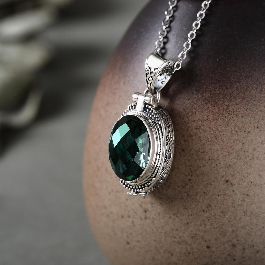 Silverstone S925 Baroque-Style Green Crystal Vintage Engraved Silver Pendant for Women