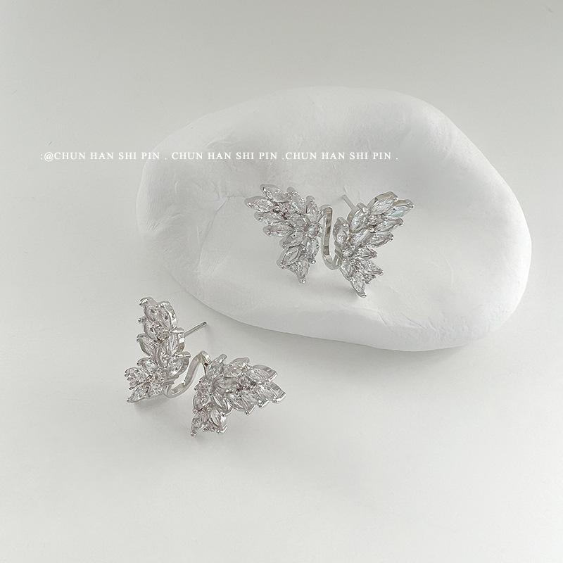 Light luxury zircon butterfly mosquito coil disc ear clips without ear piercings, niche design, high-end unique earrings, women's earrings