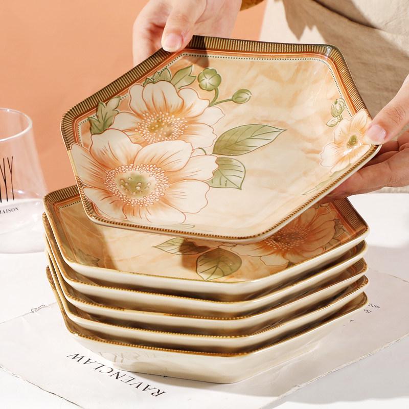 Керамический набор столовой посуды «Европейский жасмин» с ромбовидным узором - Включает маленькие тарелки, тарелки для фруктов и обеденные тарелки.