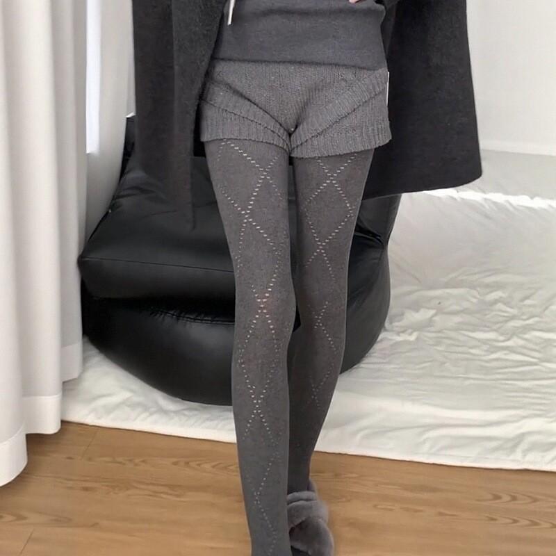 Korean Retro Pantyhose Women'S Autumn And Winter Thickened Warm Knitted Outer Wear Hollow Diamond Leggings Pantyhose Do Not Fall Off