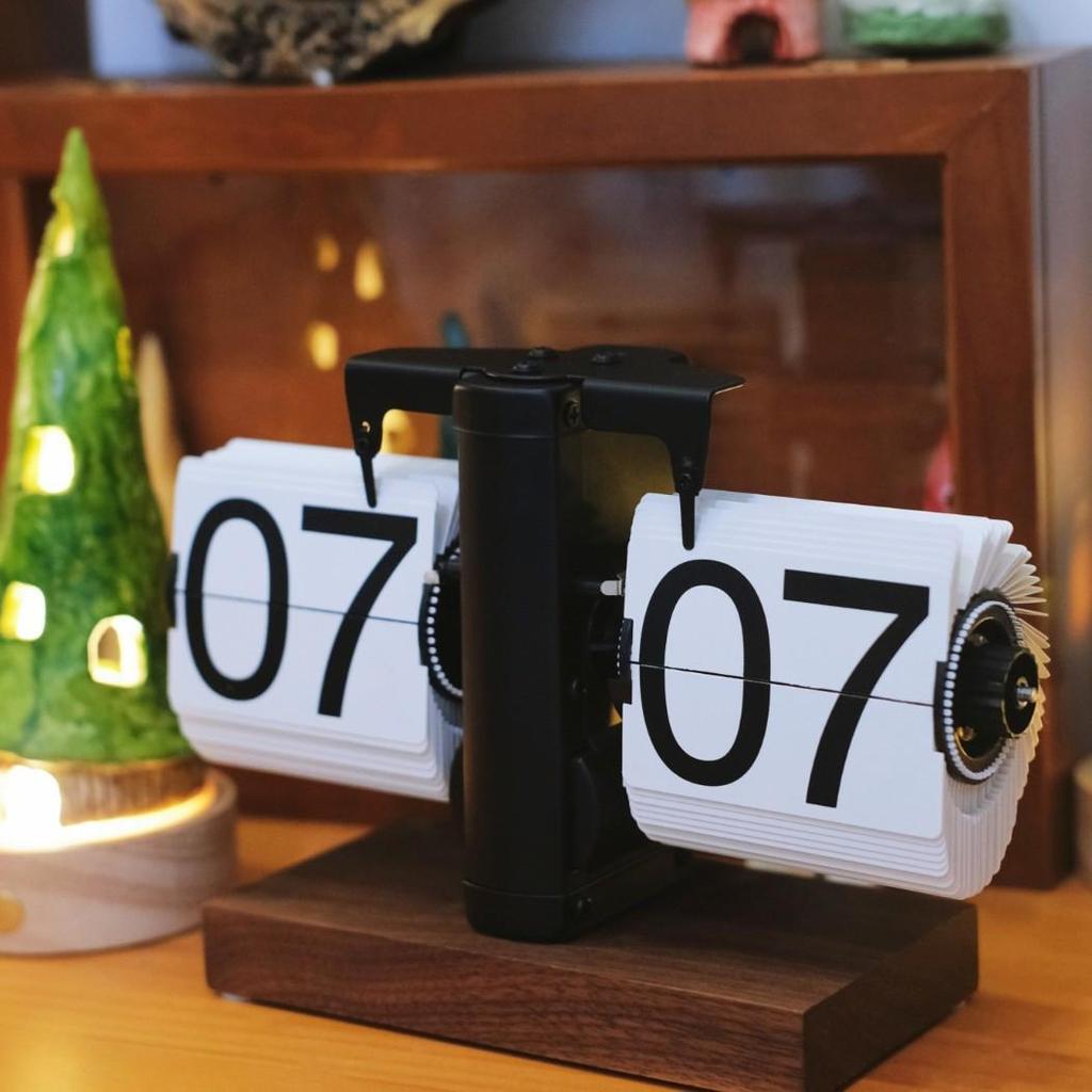 Creative Retro Flip Clock - Modern Simple Design, Ingenious Single-Leg Balance for Living Room Decor
