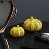 Статуэтка тыквы в желтый горошек Мини-скульптура из смолы тыквы Фигурка тыквы в горошек Главная