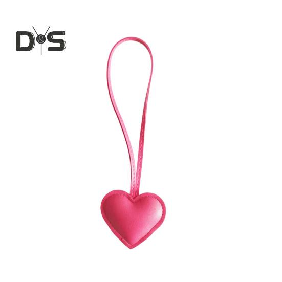 Подвеска для сумки в форме сердца из искусственной кожи, брелок для ключей, яркий цветной декор для сумки, аксессуар для автомобильного ключа