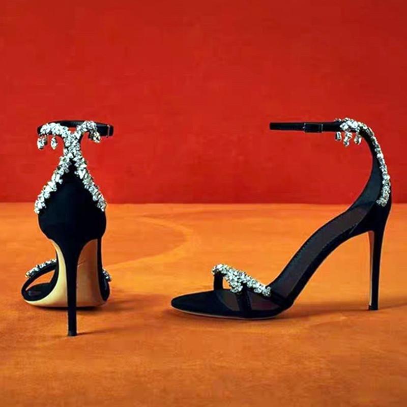 Модные роскошные дизайнерские босоножки женские с кристаллами и цепочками, декорированные на высоком каблуке, вечерние туфли женские, черные сандалии с ремешком на щиколотке, женские туфли-лодочки для выпускного вечера